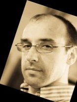 Person who looks like Freddie Prinze Jr.