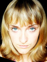 Person who looks like Teri Polo