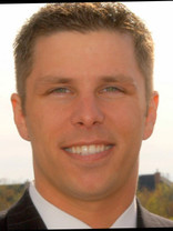 Person who looks like Justin Bruening