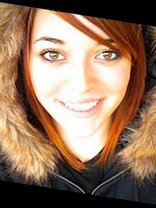 Person who looks like Lizzy Caplan