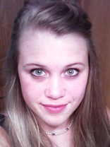 Person who looks like Mary-Kate and Ashley Olsen