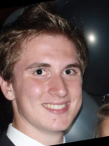 Person who looks like Peter Facinelli