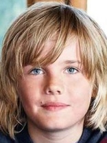 Person who looks like Cole & Dylan Sprouse