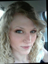 Person who looks like Taylor Swift