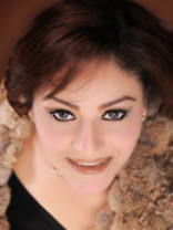 Person who looks like Leah Remini