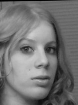 Person who looks like Tori Spelling