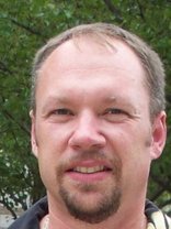 Person who looks like Donnie Wahlberg