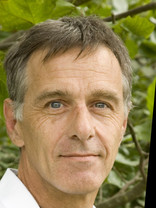 Person who looks like Dennis Quaid