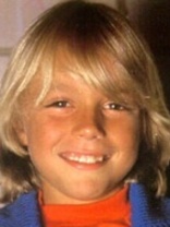 Person who looks like Cole & Dylan Sprouse