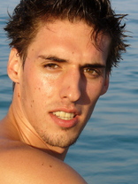 Person who looks like Eric Szmanda