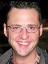 Person who looks like Peter Berg