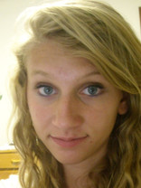 Person who looks like Taylor Swift