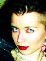 Person who looks like Fairuza Balk