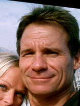 Person who looks like Dennis Quaid