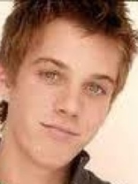 Person who looks like Justin Hartley