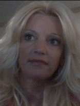 Person who looks like Tori Spelling