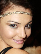 Person who looks like Alyssa Milano