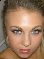 Person who looks like Kaley Cuoco