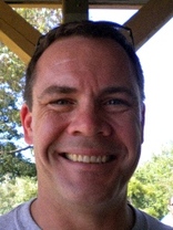 Person who looks like Dennis Quaid