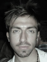 Person who looks like Dylan McDermott