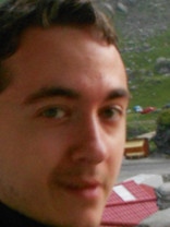 Person who looks like Kyle Chandler