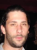 Person who looks like David Schwimmer