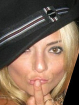 Person who looks like Lindsay Lohan