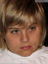 Person who looks like Cole & Dylan Sprouse