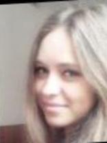 Person who looks like Mary-Kate and Ashley Olsen