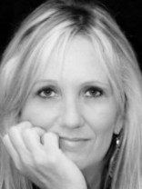 Person who looks like Elisabeth Shue