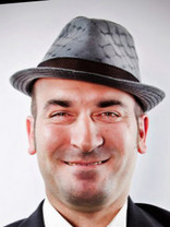 Person who looks like Kevin Pollak