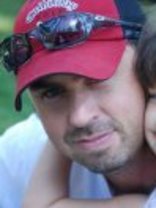 Person who looks like Donnie Wahlberg