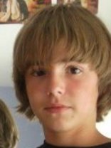 Person who looks like Josh Hutcherson