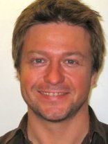 Person who looks like Simon Baker