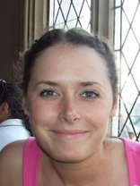 Person who looks like Holly Marie Combs