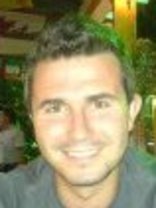 Person who looks like Kyle Chandler