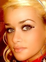 Person who looks like Carmen Electra