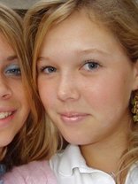 Person who looks like Samantha Mathis