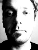 Person who looks like Kiefer Sutherland