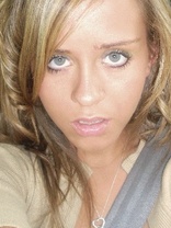 Person who looks like Mary-Kate and Ashley Olsen