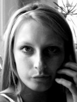 Person who looks like Sarah Carter