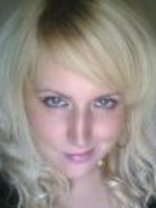 Person who looks like Ashlee Simpson