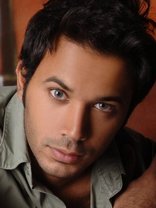 Person who looks like Gael García Bernal