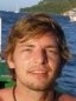 Person who looks like Peter Gallagher