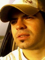 Person who looks like David Charvet