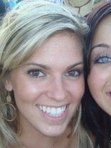 Person who looks like Jessica Simpson