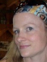 Person who looks like Elisabeth Shue