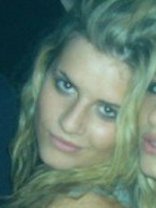 Person who looks like Jessica Simpson