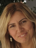 Person who looks like Jenna Elfman