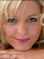 Person who looks like Anna Faris